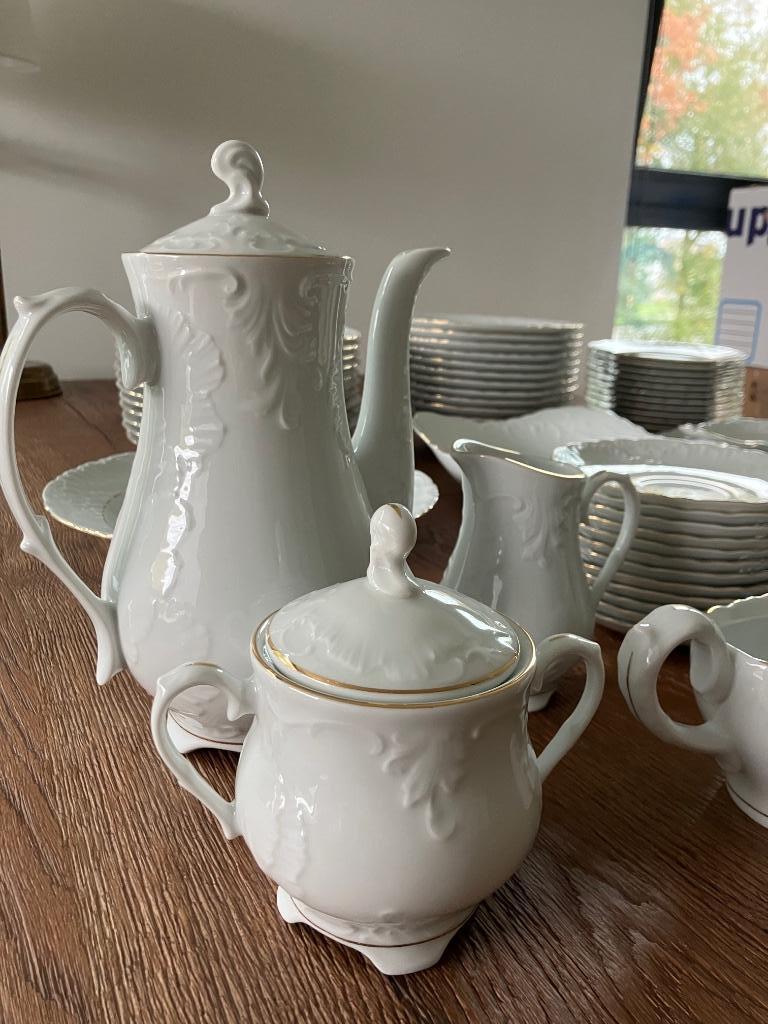 Porselein servies 71-delig voor 12 pers Rococo, Ophalen