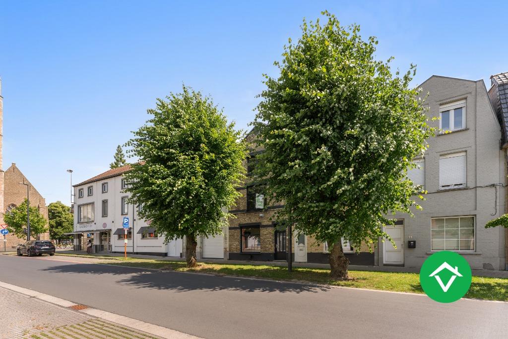 Gerenoveerde woning met 3 slaapkamers en stadstuin in hartje, Maison 2 façades, Province de Flandre-Occidentale, Roeselare, 97 kWh/m²/an