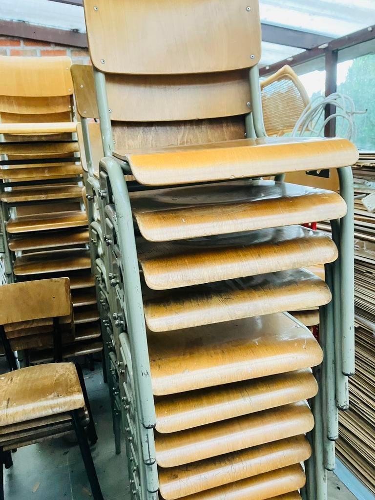 Vintage houten schoolstoelen en stapelstoelen, Ophalen