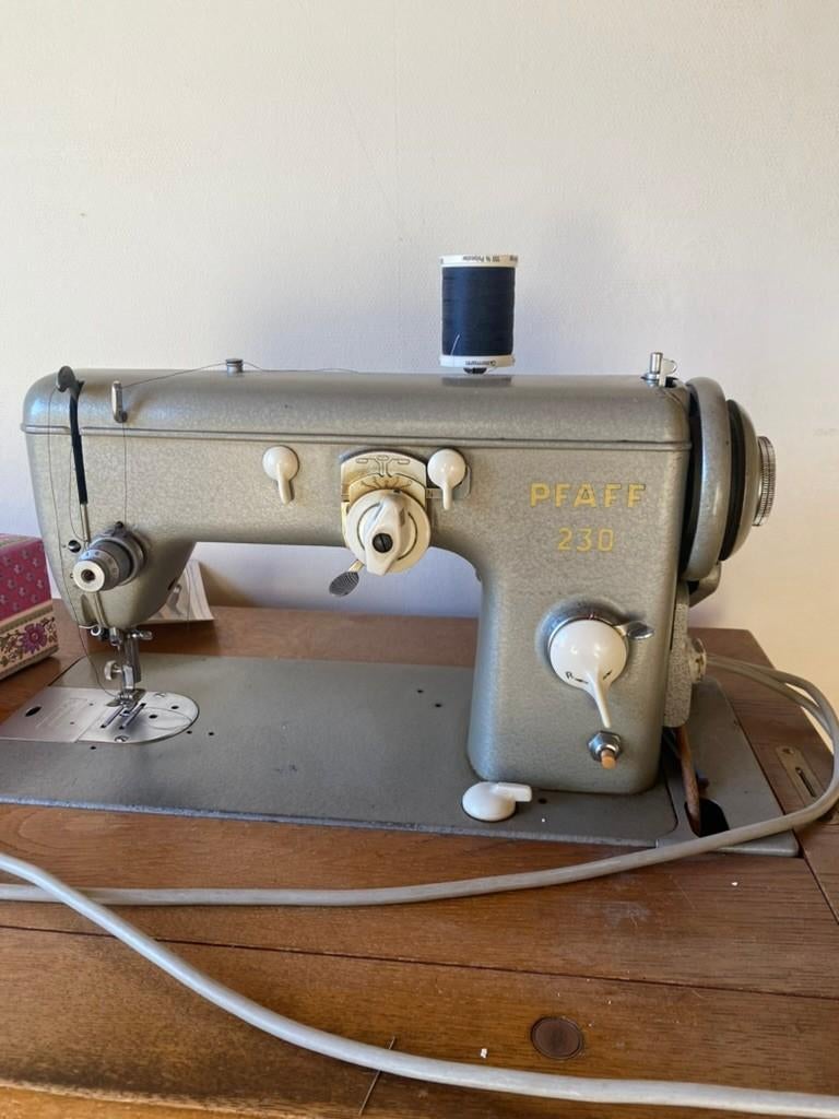 Pfaff naaimachine + meubel, Ophalen, Gebruikt, Naaimachine, Pfaff