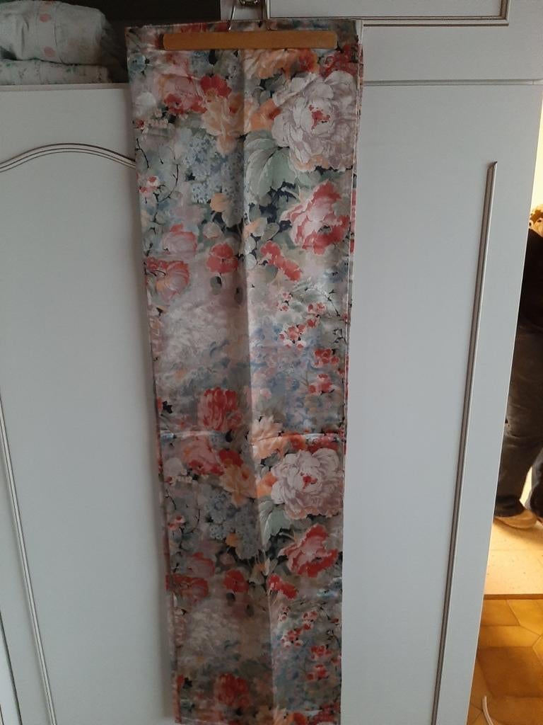 Romantische bloemenstof vintage – 132 x 72 cm, Huis en Inrichting, Ophalen of Verzenden, Zo goed als nieuw, Crème