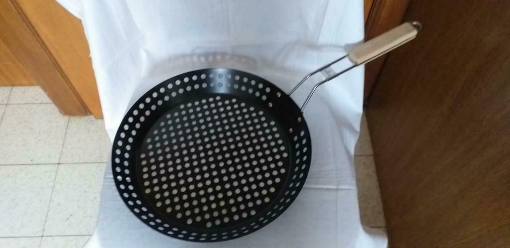 poêle perforée BBQ 30 cm, Enlèvement ou Envoi, Neuf, Poêle à frire ou Sauteuse
