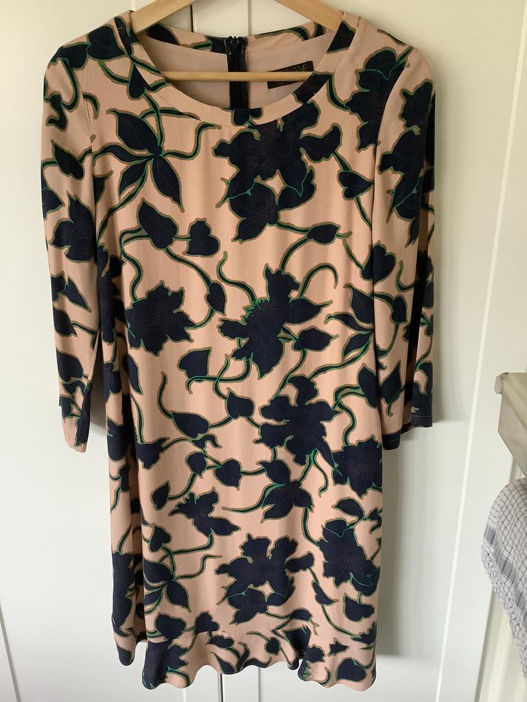 Kleedje Giovane, Kleding | Dames, Jurken, Beige, Ophalen of Verzenden, Zo goed als nieuw, Maat 36 (S)