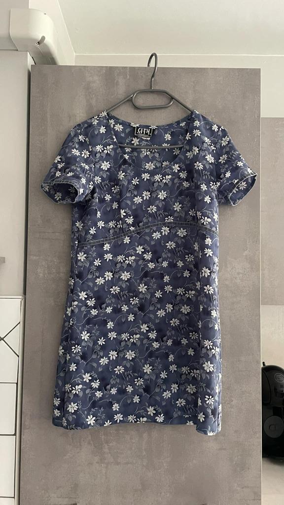 Korte jurk bedrukt met blauwe witte bloemen S, Blauw, Ophalen of Verzenden, Zo goed als nieuw, Maat 36 (S)