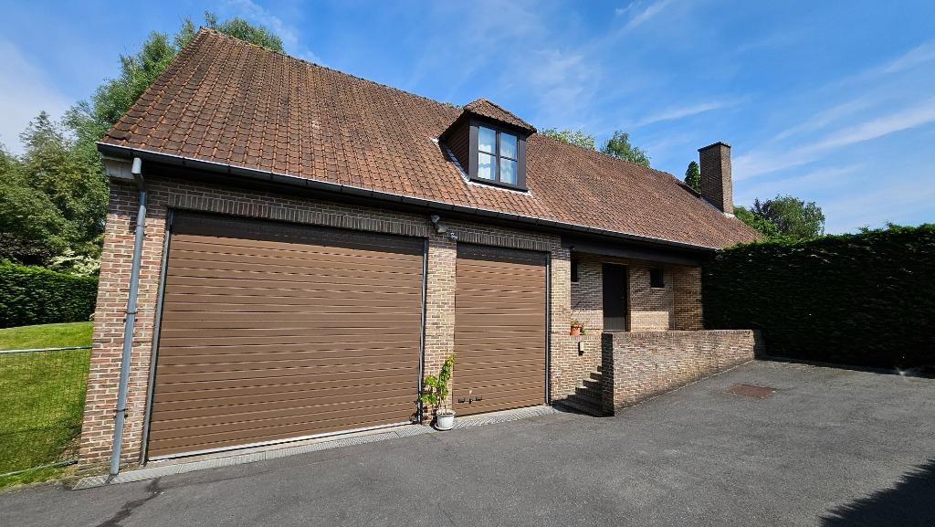 Spacieuse maison avec entrepôt, située dans un clos calme, Immo, Mouscron, 1000 à 1500 m², 420 m², 4 pièces