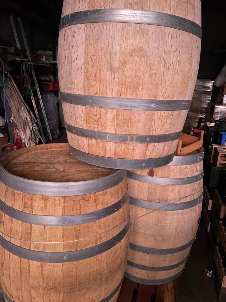 Vin rosé et tonneaux, Divers, Enlèvement