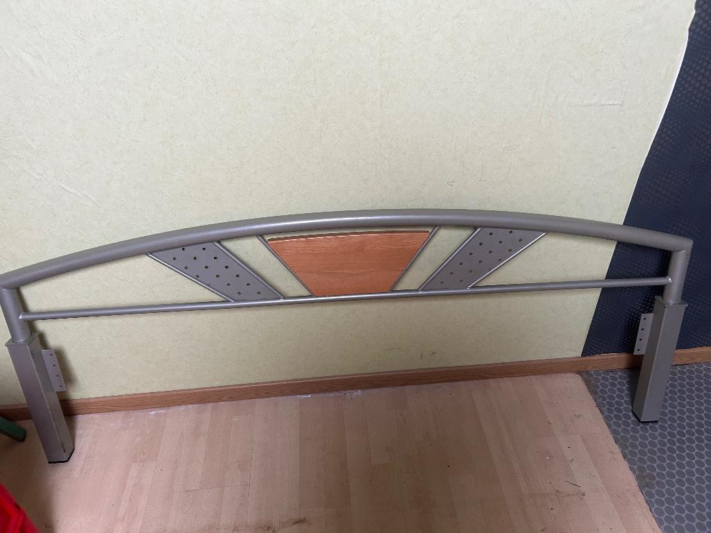 Twee persoonsvorm bed hout, Ophalen, Bruin, Tweepersoons, Zo goed als nieuw
