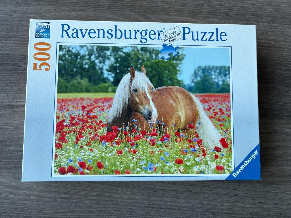 Ravensburger puzzle 500 stuks paard in klaprozen., Ophalen of Verzenden, 500 t/m 1500 stukjes, Zo goed als nieuw, Legpuzzel