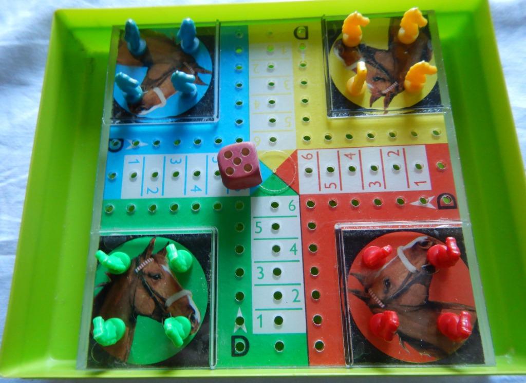 Paardenspel in goede staat., Ophalen of Verzenden