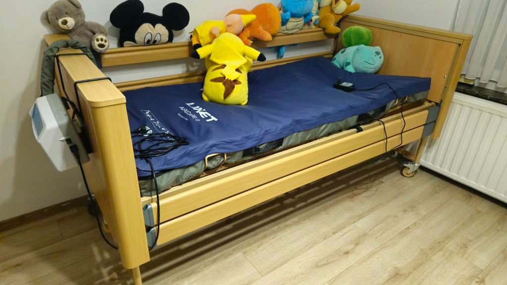 Elektrisch ziekenhuisbed, Huis en Inrichting, Slaapkamer | Bedden, Ophalen