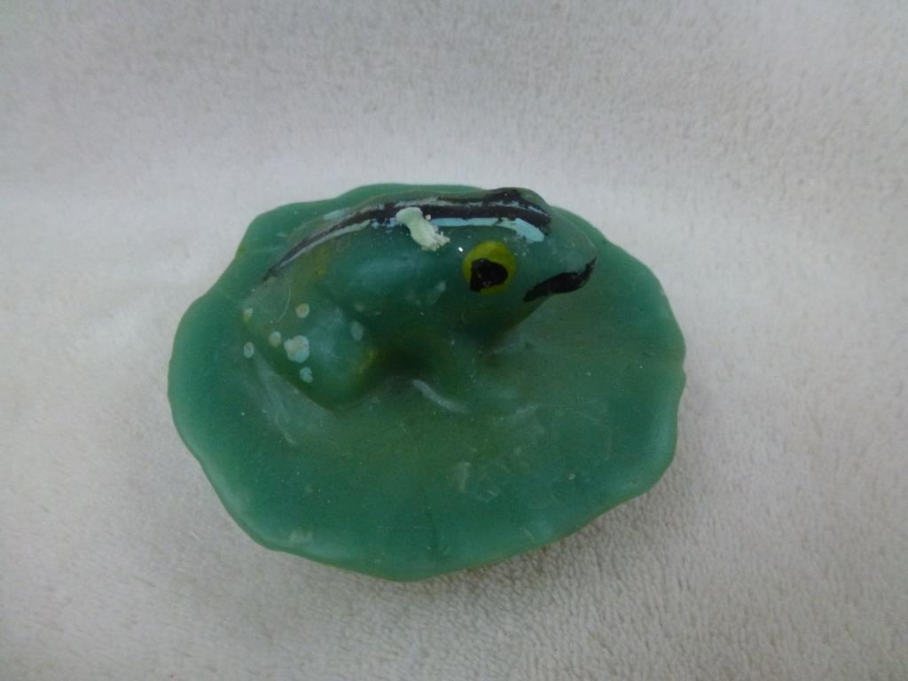 bougies flottantes grenouille sur feuille 4 encore en boite, Neuf, Enlèvement ou Envoi, Vert, Bougie