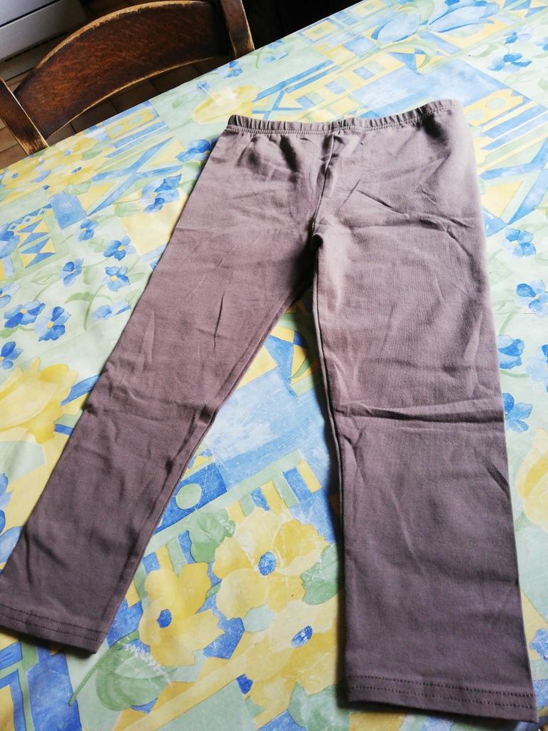 Legging fille couleur taupe. Taille 10 ans. Neuf., Enlèvement ou Envoi, Comme neuf, Fille