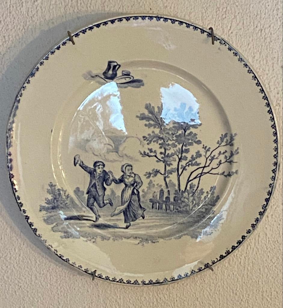 Ancienne Assiette en faïence « Terre de Fer », Antiquités & Art, Antiquités | Céramique & Poterie
