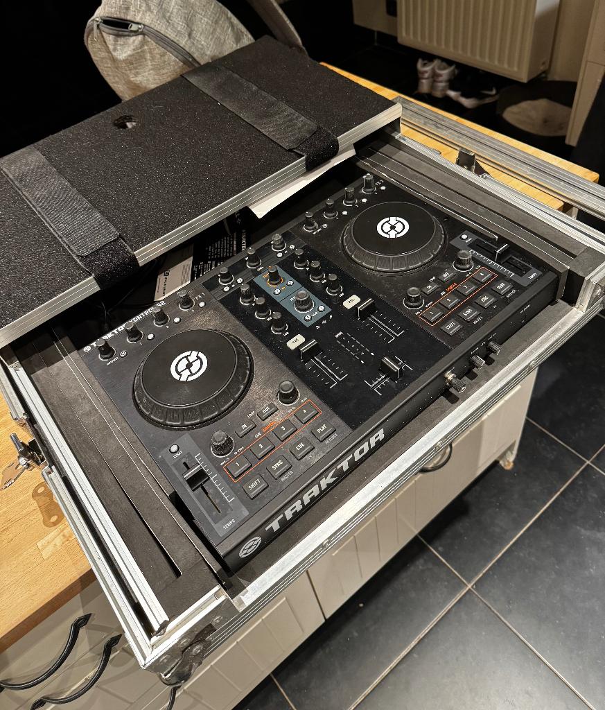 TRAKTOR KONTROL S2 MK1 + Flightcase DJ Native Instruments, Muziek en Instrumenten, Ophalen, Gebruikt, Draaitafel, Overige merken