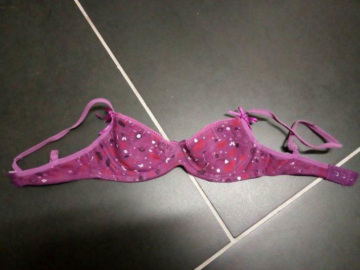 (µ) 2 Soutien-gorge T 70A, Enlèvement ou Envoi, Utilisé, Fille, Vêtements de nuit ou Sous-vêtements