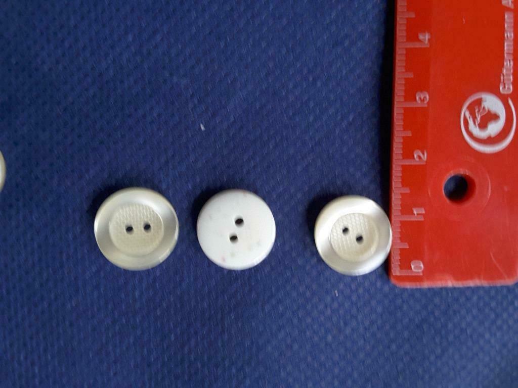 lot 25 knopen 14 mm wit 2 gaats glanzende rand B25142, Ophalen of Verzenden, Nieuw, Knoop of Knopen