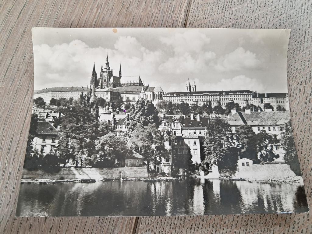 Pk non décrit : Panorama de Prague, Enlèvement ou Envoi