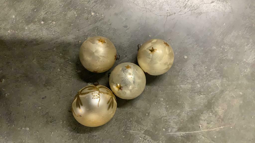 4 gouden kerstballen glas, Diversen, Ophalen of Verzenden, Zo goed als nieuw