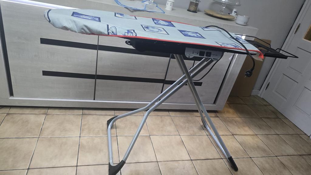 Planche à repasser PRIMO, Electroménager, Enlèvement
