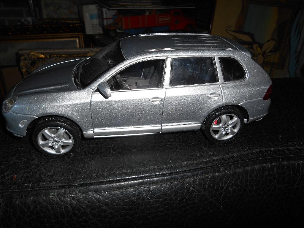 Maisto 1/18 Porshe Cayenne, Enlèvement ou Envoi, Maisto