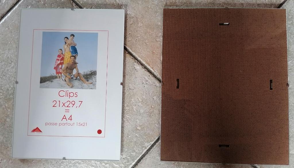 Deux encadrements simple en verre et à clips., Enlèvement ou Envoi, Utilisé