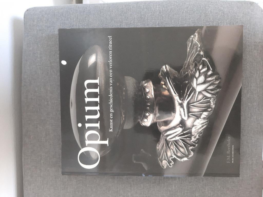Opium. Mercatorfonds F.M. bertholet, Boeken, Kunst en Cultuur | Architectuur, Ophalen of Verzenden, Zo goed als nieuw