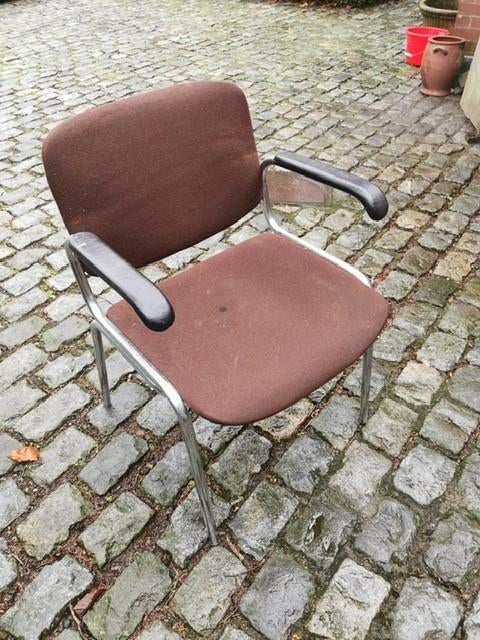 4 armstoelen van het merk bulo, Ophalen