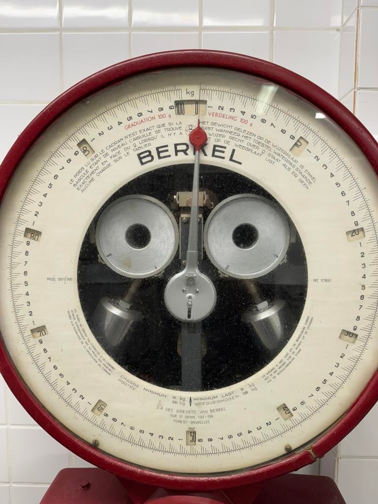 Weegschaal berkel rood, Ophalen