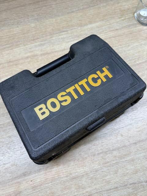 BOSTITCH uniek nagelpistool voor losse nagels PN100K (nieuw), Doe-het-zelf en Bouw, Gereedschap | Handgereedschap, Nieuw, Ophalen