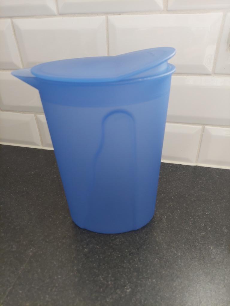 blauwe schenkkan Tupperware, Huis en Inrichting, Keuken | Tupperware, Ophalen of Verzenden, Zo goed als nieuw, Blauw, Beker of Kan