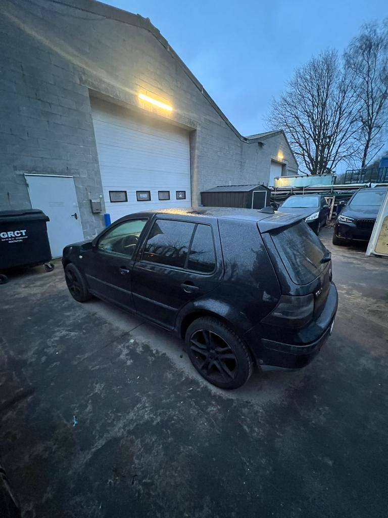 VW Golf 4 1.6 Benzine – Rijdt – Koppeling slipt, Auto's, Voorwielaandrijving, Stof, Zwart, 4 cilinders
