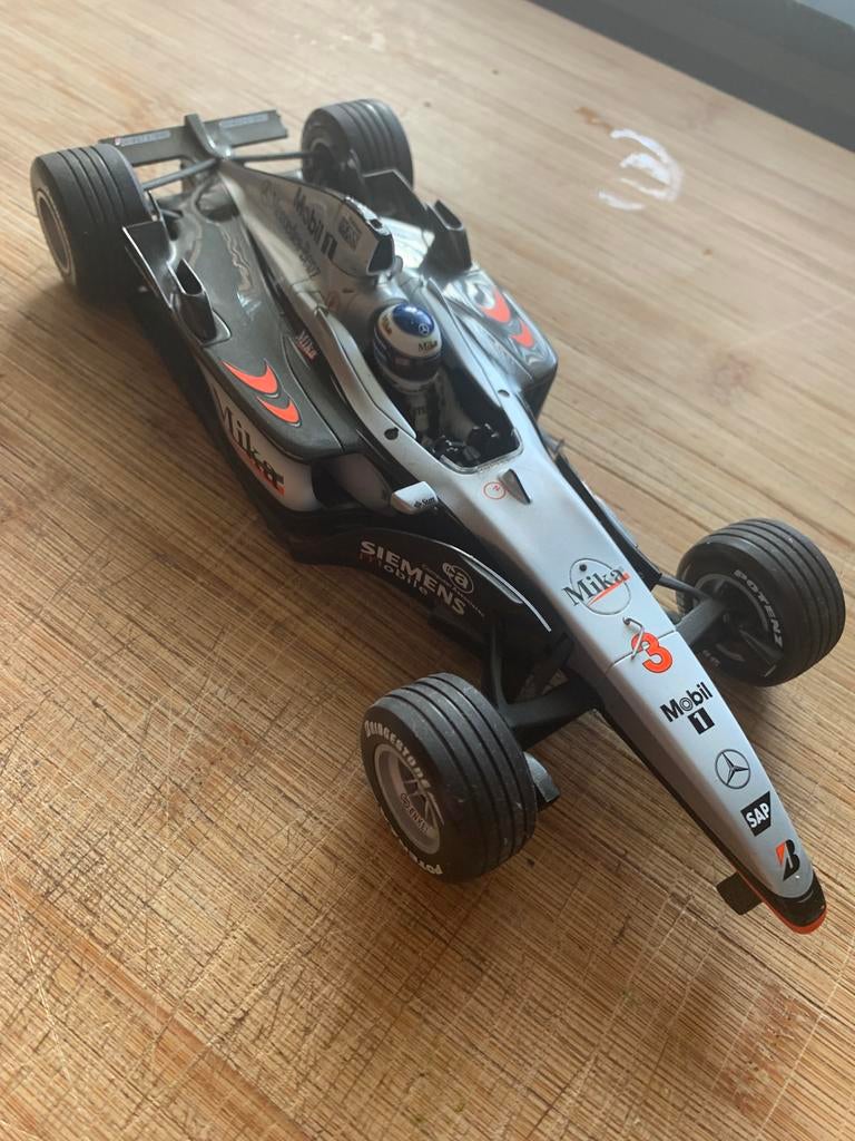 Formule 1 mc laren mercedes, Enlèvement