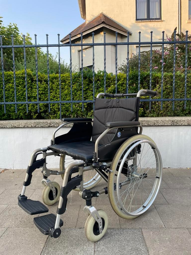 Chaise roulante pliable Vermeiren V 200 état neuf, Enlèvement ou Envoi, Pliant, Comme neuf, Fauteuil roulant manuel