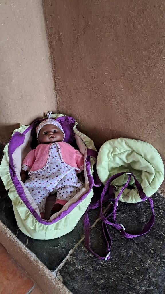 Poupee parlante corps souple et son sac de portage, Ophalen of Verzenden, Zo goed als nieuw, Babypop