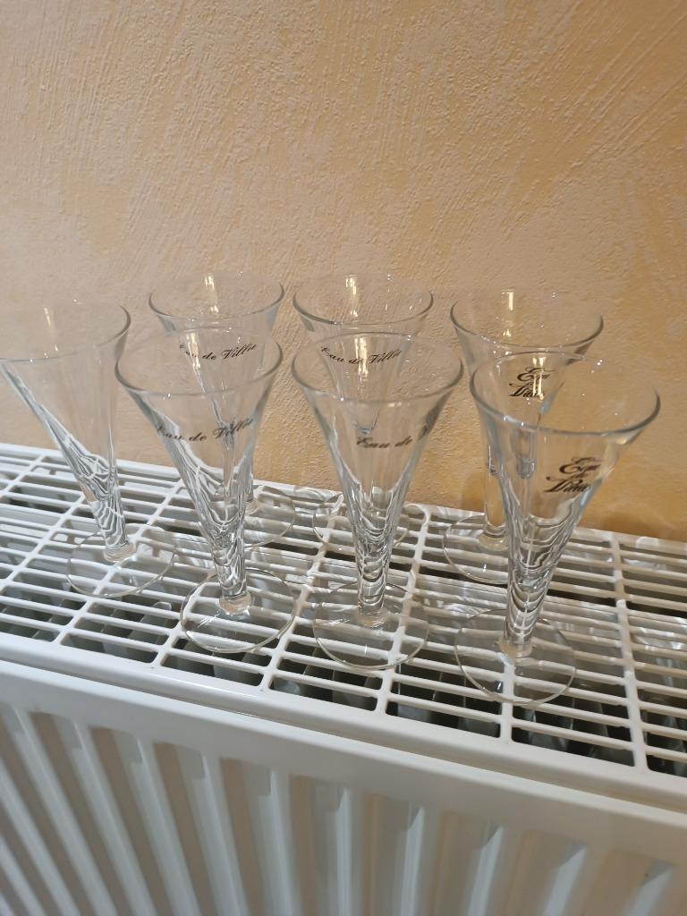 A vendre verres Eau de Villée, Collections, Verres & Petits Verres, Utilisé, Autres types, Enlèvement