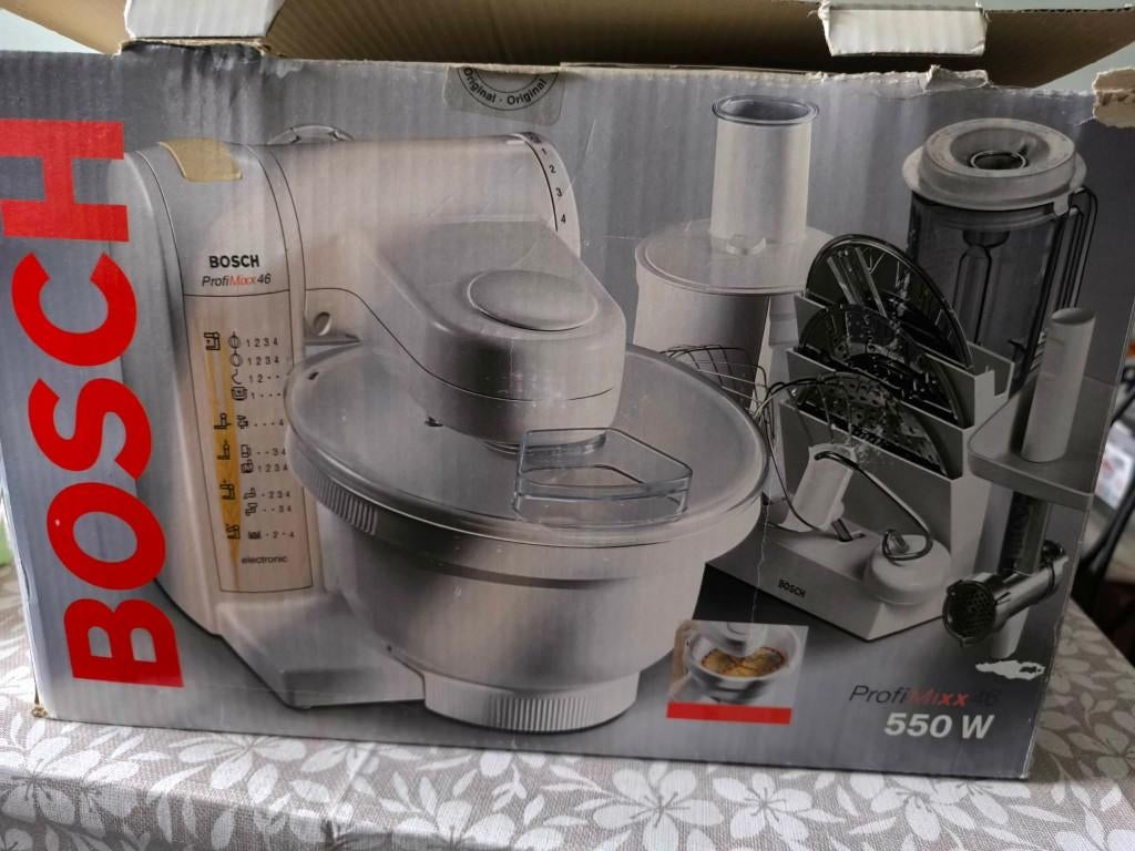 Bosch keukenrobot, Elektronische apparatuur, Ophalen, 3 snelheden of meer, Zo goed als nieuw, 2 tot 3 liter