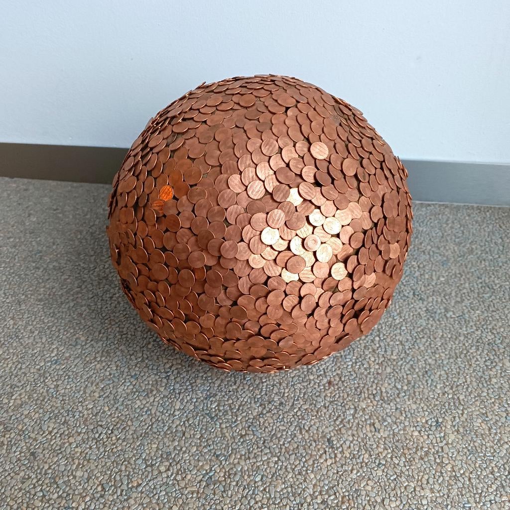 Decoratieve bol 20 cm uit koper nagels 3,8 kg, Antiek en Kunst, Ophalen of Verzenden, Koper