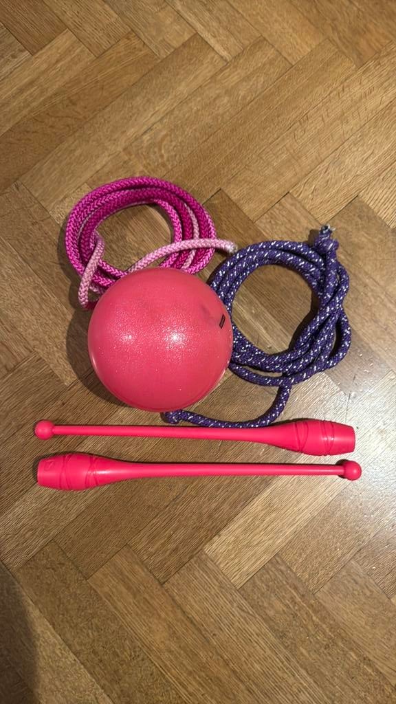 Accessoires Gymnastique Rythmique Sportive (7 ans), Enlèvement, Comme neuf