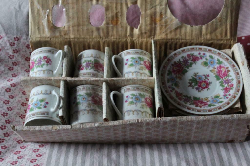 Service à café décoré de roses, Ophalen of Verzenden, Nieuw, Kop(pen) en/of Schotel(s)