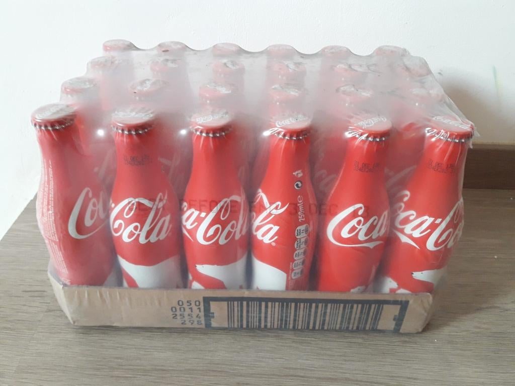 Bouteilles coca cola, Enlèvement