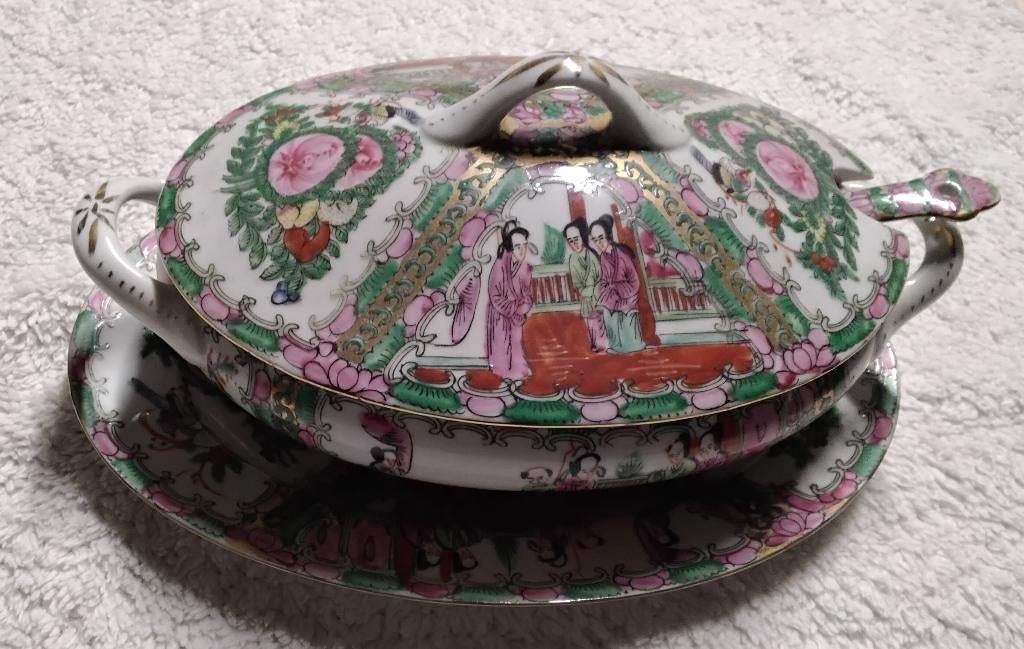 Chinese schotel met kom, deksel en lepel, Enlèvement