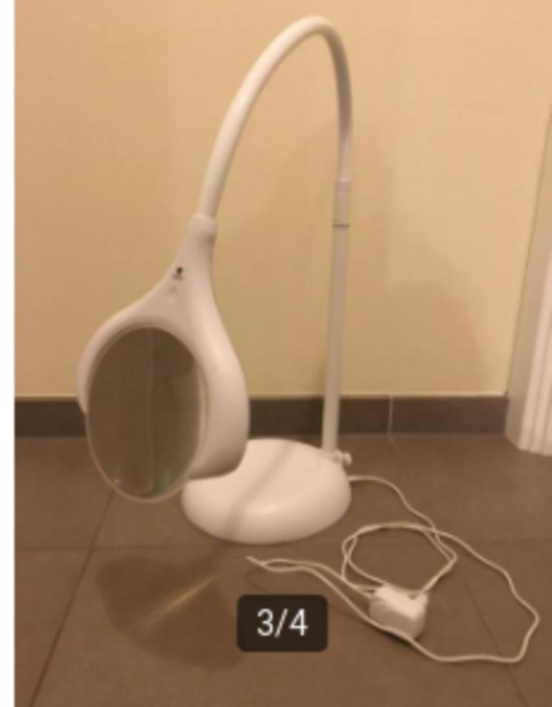 Leeslamp met vergrootglas ideaal voor hobby's (merk Magnific, Hobby en Vrije tijd, Vergrootglazen, Loepen en Loeplampen, Ophalen of Verzenden