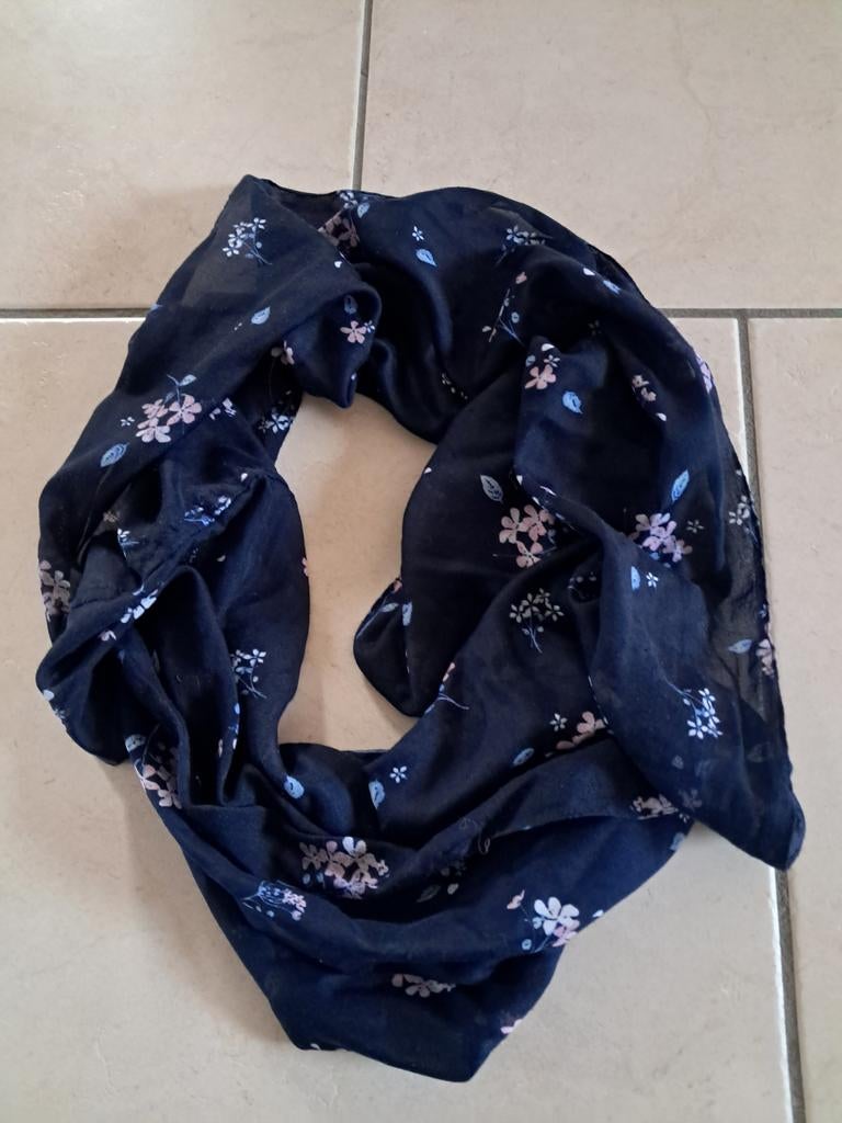 Lot de foulards fermés, Enlèvement ou Envoi, Comme neuf