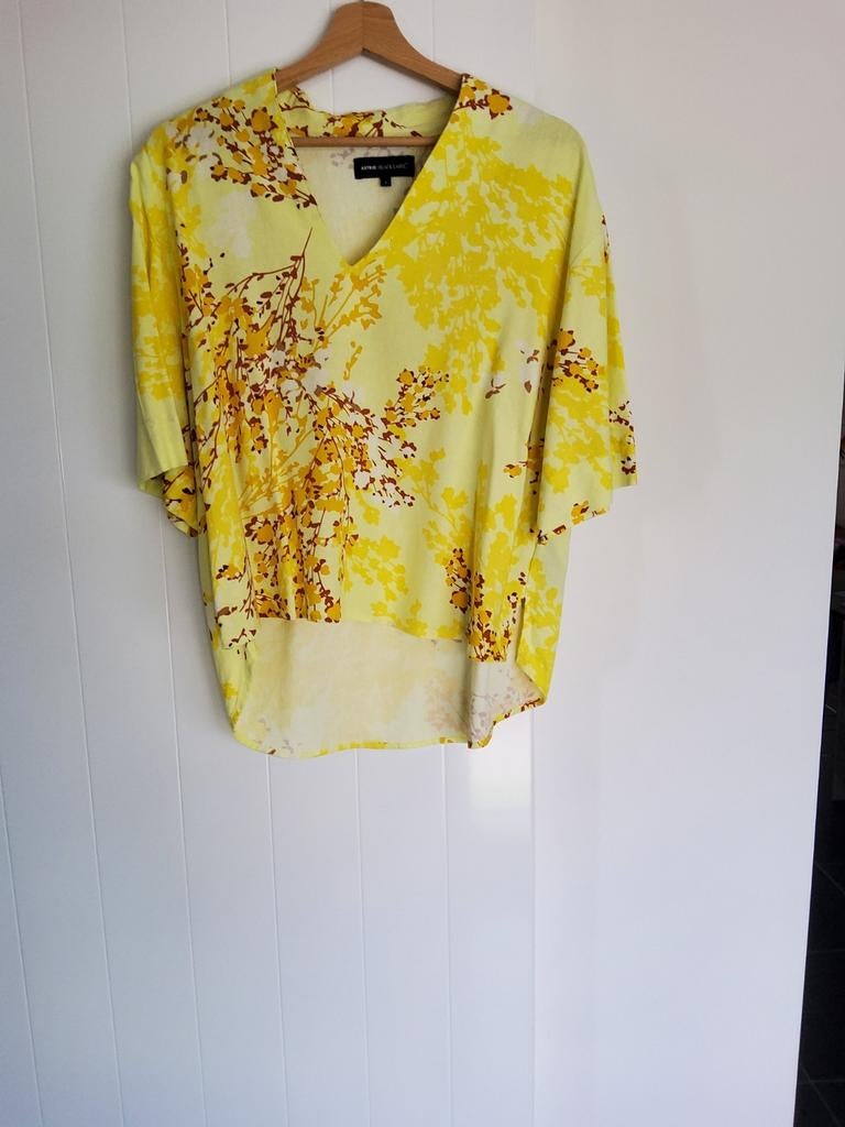 Chemise jaune avec étiquette noire imprimée Astrid taille S, Vêtements | Femmes, Taille 36 (S), Comme neuf, Astrid Black Label