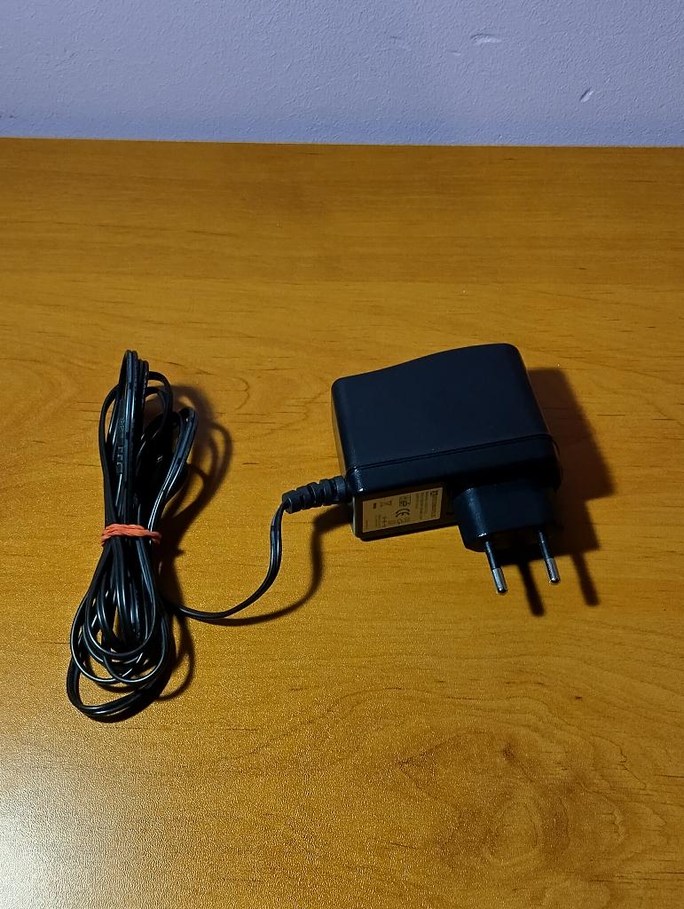 Jentec 100-240V 50-60Hz 12V-2A adapter/lader, Audio, Tv en Foto, Opladers, Ophalen, Gebruikt