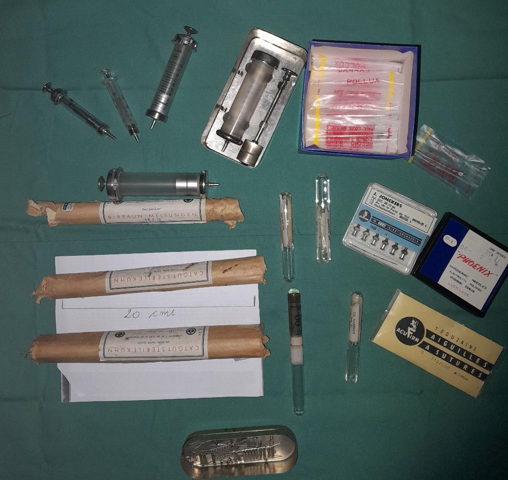 Instruments Chirurgie-Vintage-Fils catgut années50-Seringues, Antiquités & Art, Antiquités | Outils & Instruments, Enlèvement ou Envoi