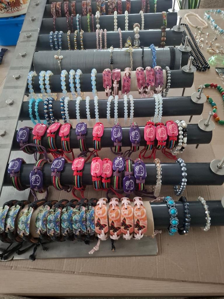Bracelets, Bijoux, Sacs & Beauté, Bracelets, Neuf, Enlèvement ou Envoi, Autres couleurs, Avec bracelets à breloques ou perles