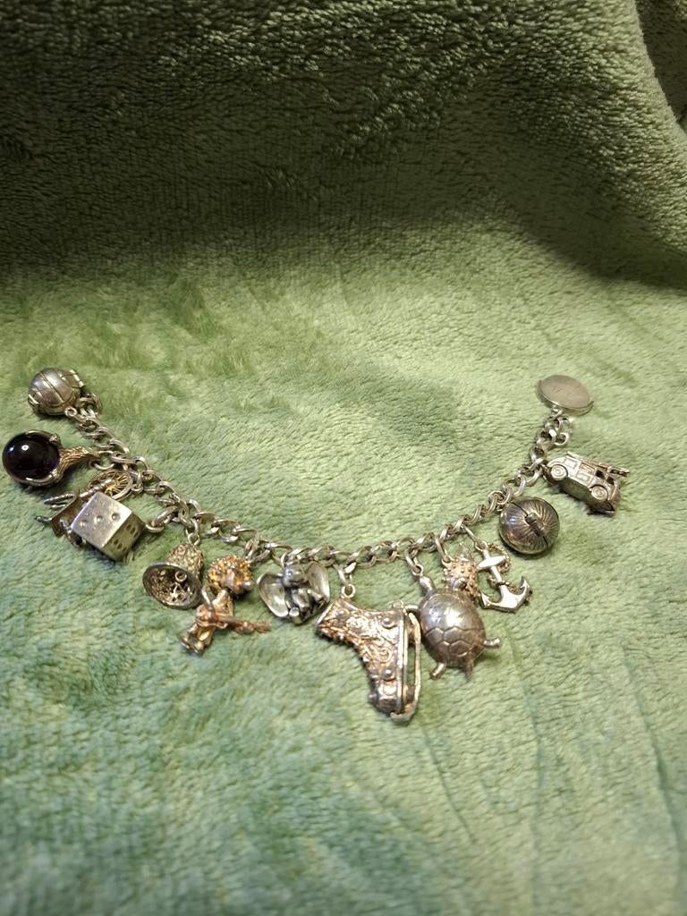Bracelet à breloques vintage en argent, Enlèvement
