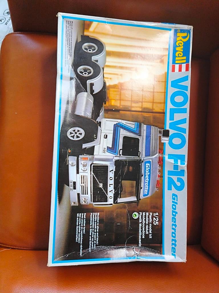 Revell Volvo F12 globetrotter 1981, Hobby en Vrije tijd, Modelbouw | Auto's en Voertuigen, Ophalen of Verzenden, Revell