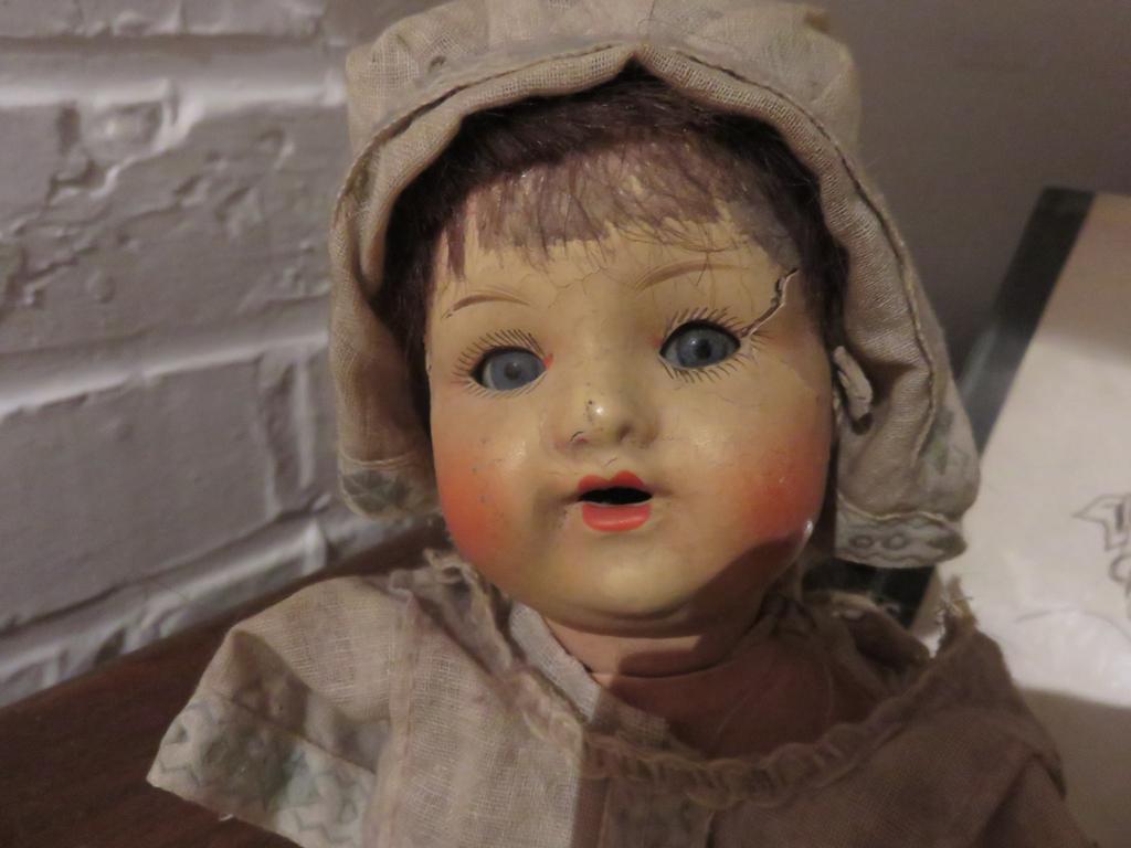 Poupée ancienne sans bras, Enlèvement ou Envoi, Utilisé, Poupée, Réaliste ou Reborn